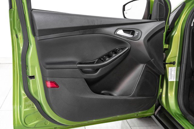 Used 2018 Ford Focus SE w/ SE Appearance Package image 38