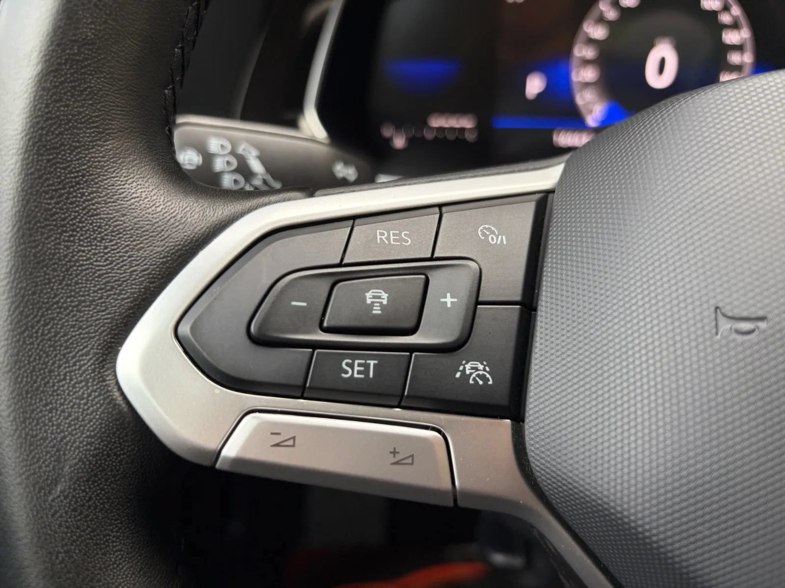 Used 2023 Volkswagen Jetta SE FWD image 30