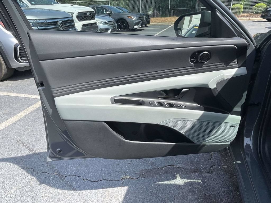 Used 2025 Hyundai Elantra Limited FWD image 24