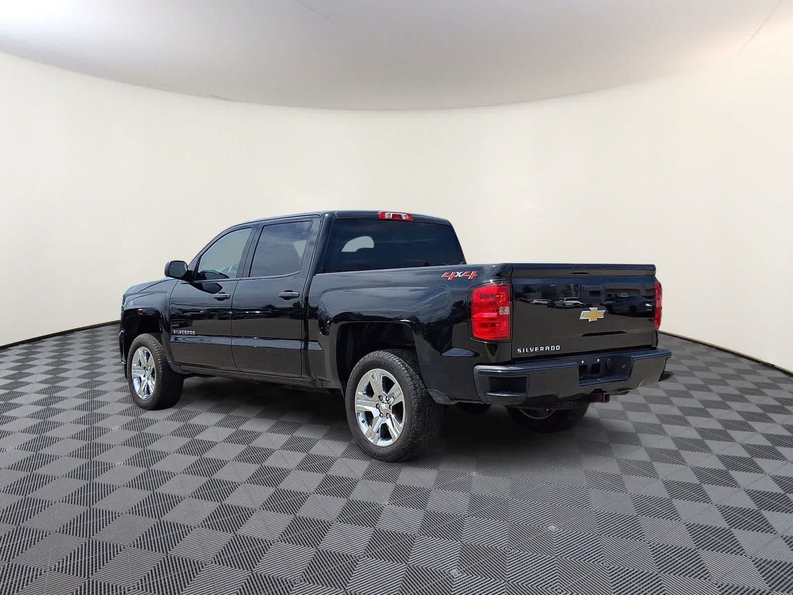 Used 2018 Chevrolet Silverado 1500 Custom w/ Custom Value Package AWD/4WD image 7