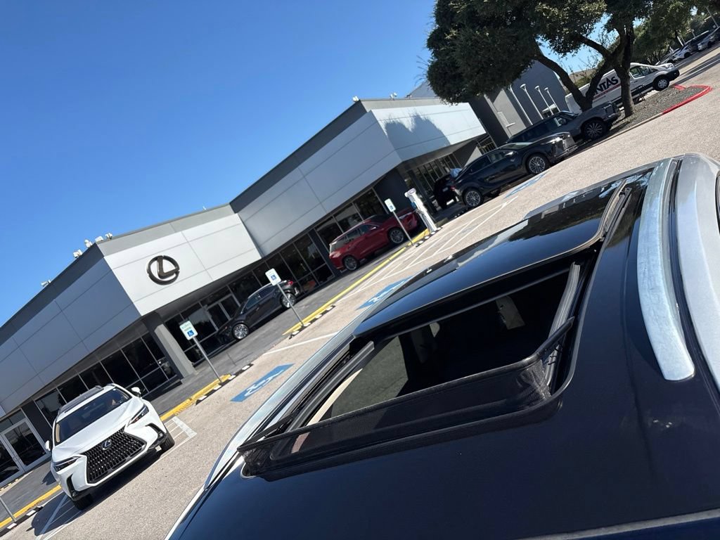 Used 2019 Lincoln Nautilus Reserve FWD image 9