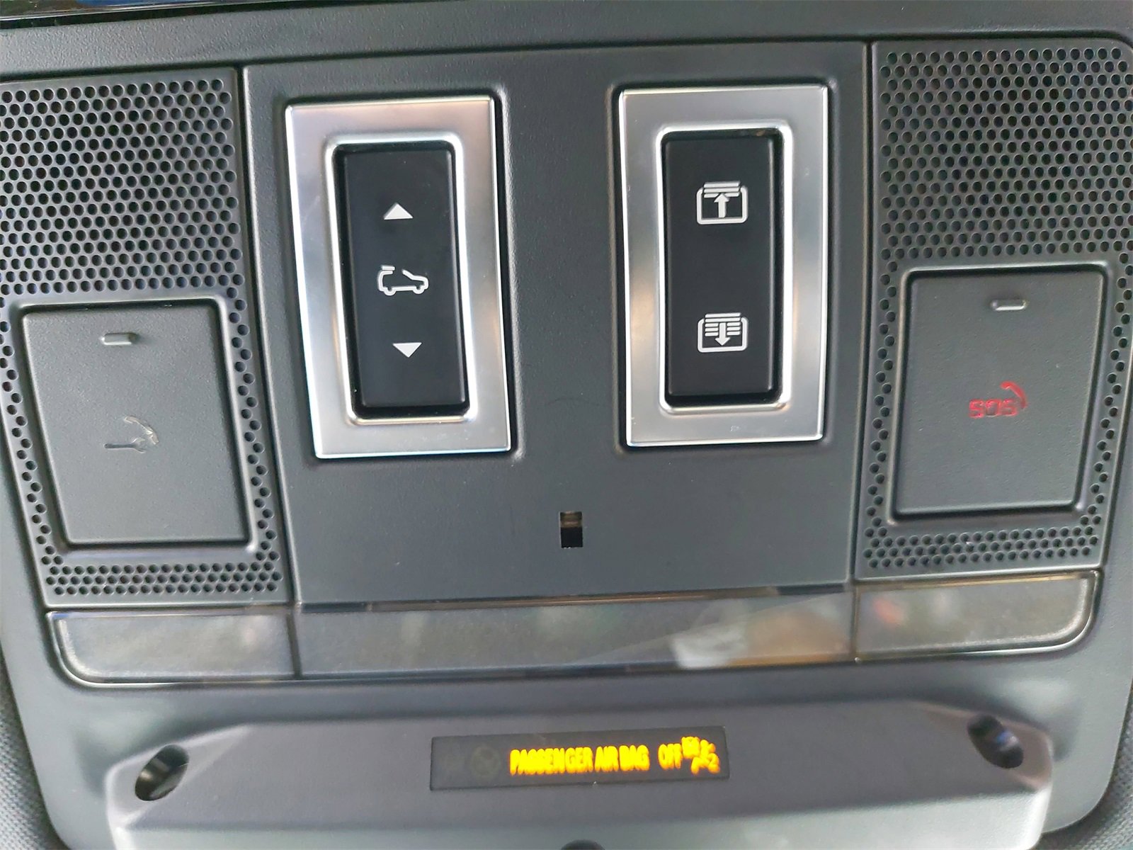 Used 2023 Land Rover Defender 110 X-Dynamic SE image 38