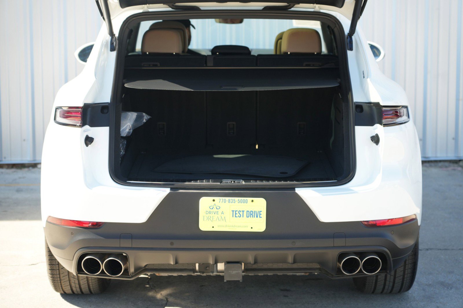 Used 2025 Porsche Cayenne S w/ Premium Package Plus image 10