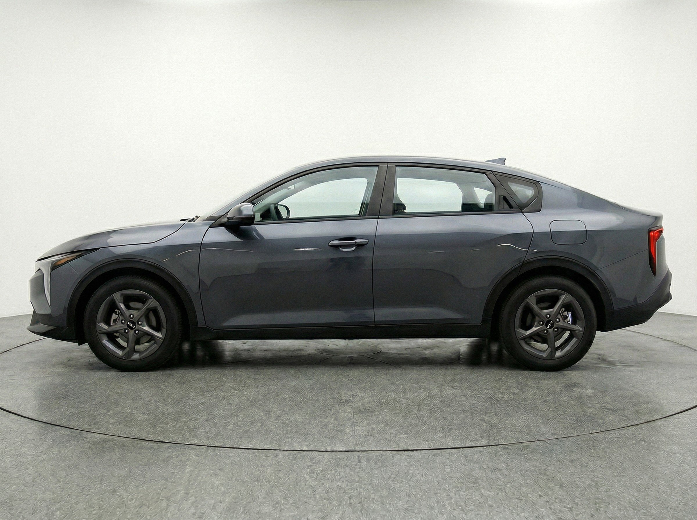 Used 2025 Kia K4 LXS image 5