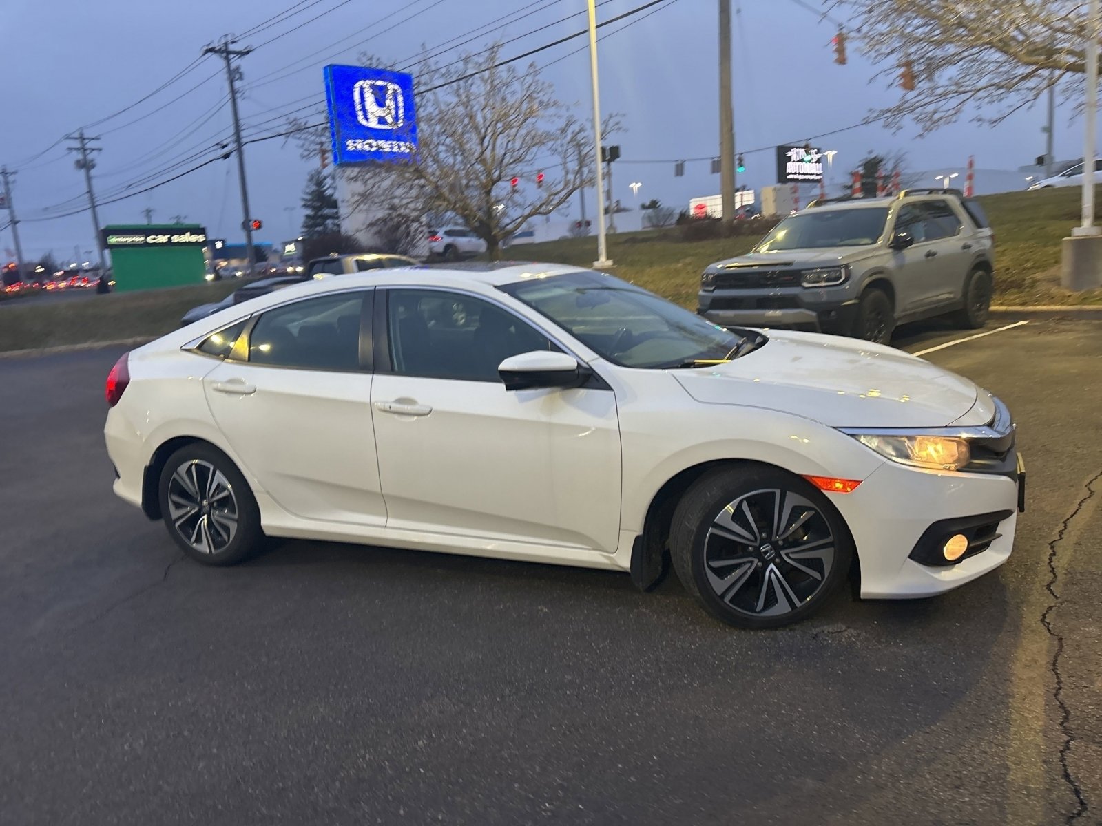 Used 2018 Honda Civic EX-T image 6