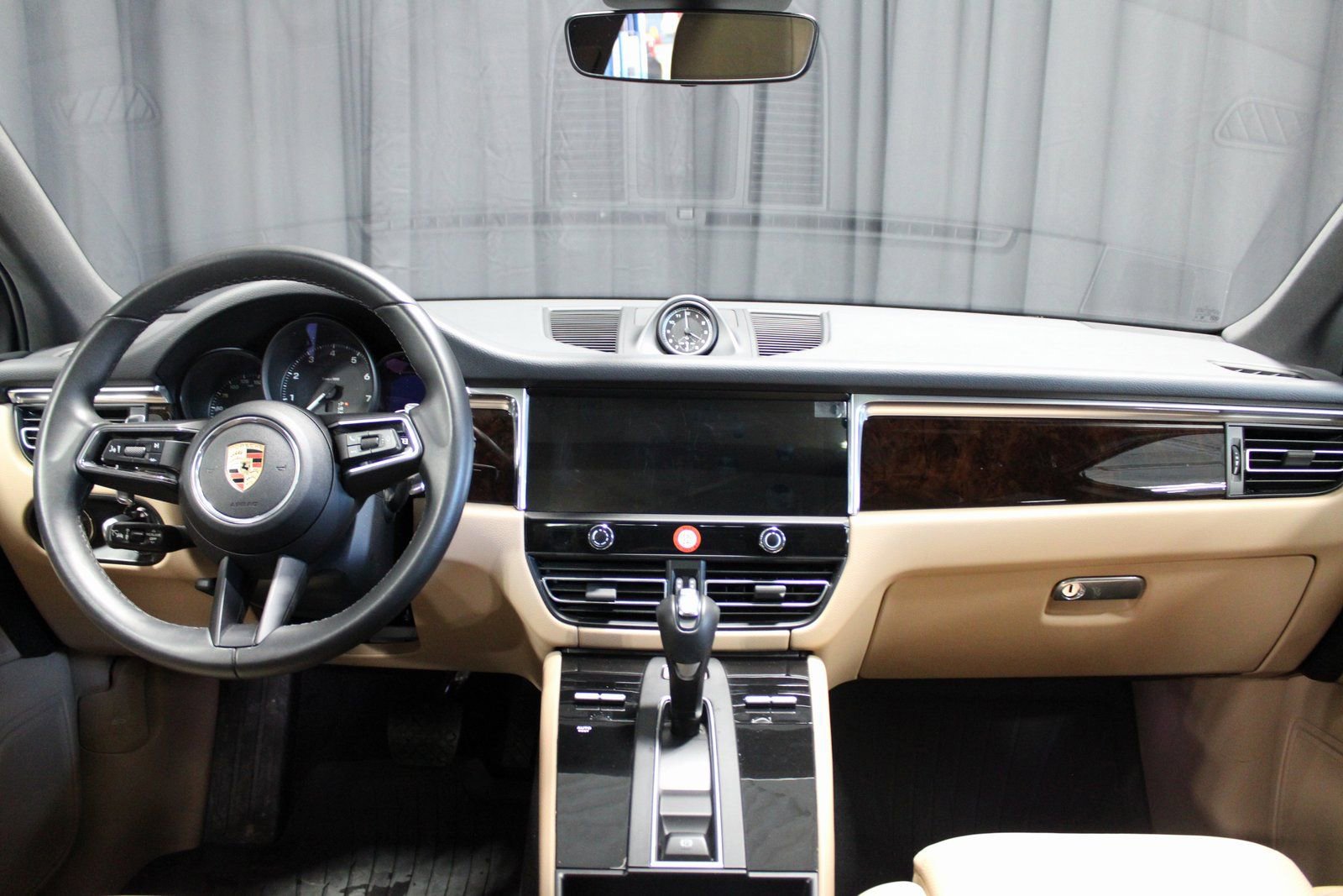 Certified 2025 Porsche Macan image 28