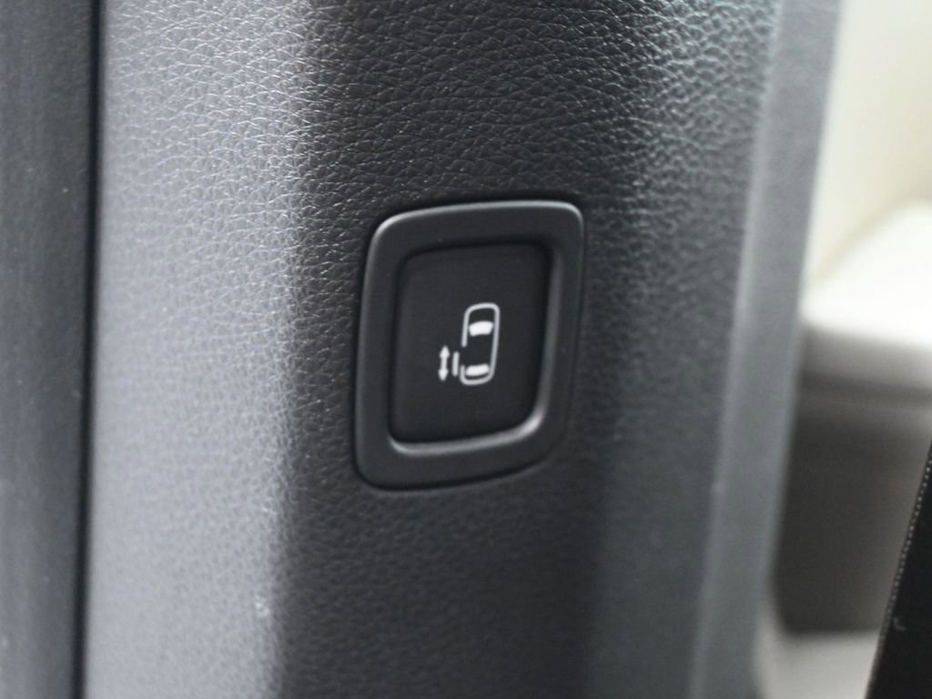 Used 2025 Kia Carnival image 33