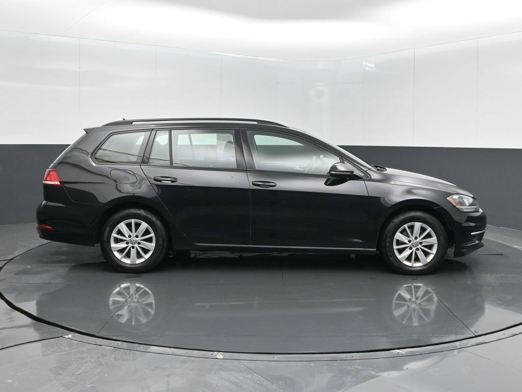 Used 2018 Volkswagen Golf S image 25