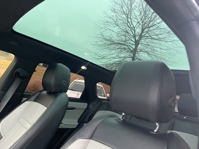 Used 2022 Land Rover Range Rover Evoque R-Dynamic SE image 39