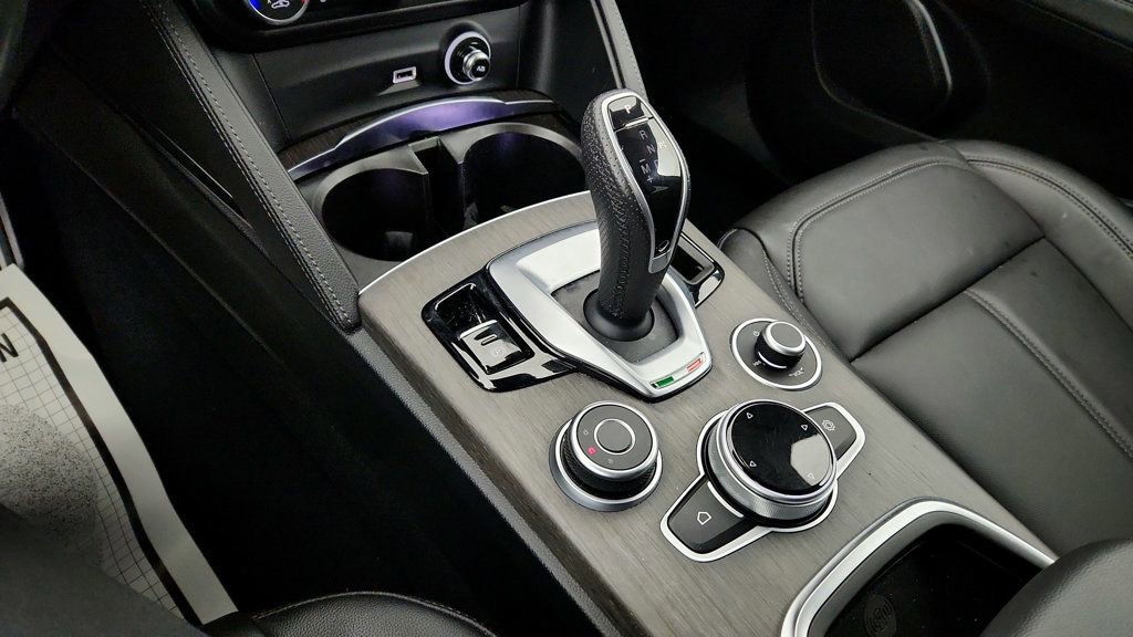 Used 2022 Alfa Romeo Stelvio Ti image 17