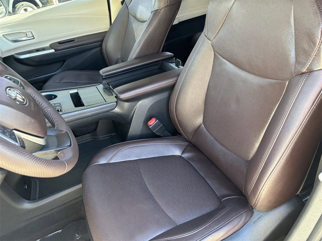 Certified 2023 Toyota Sienna Platinum image 22