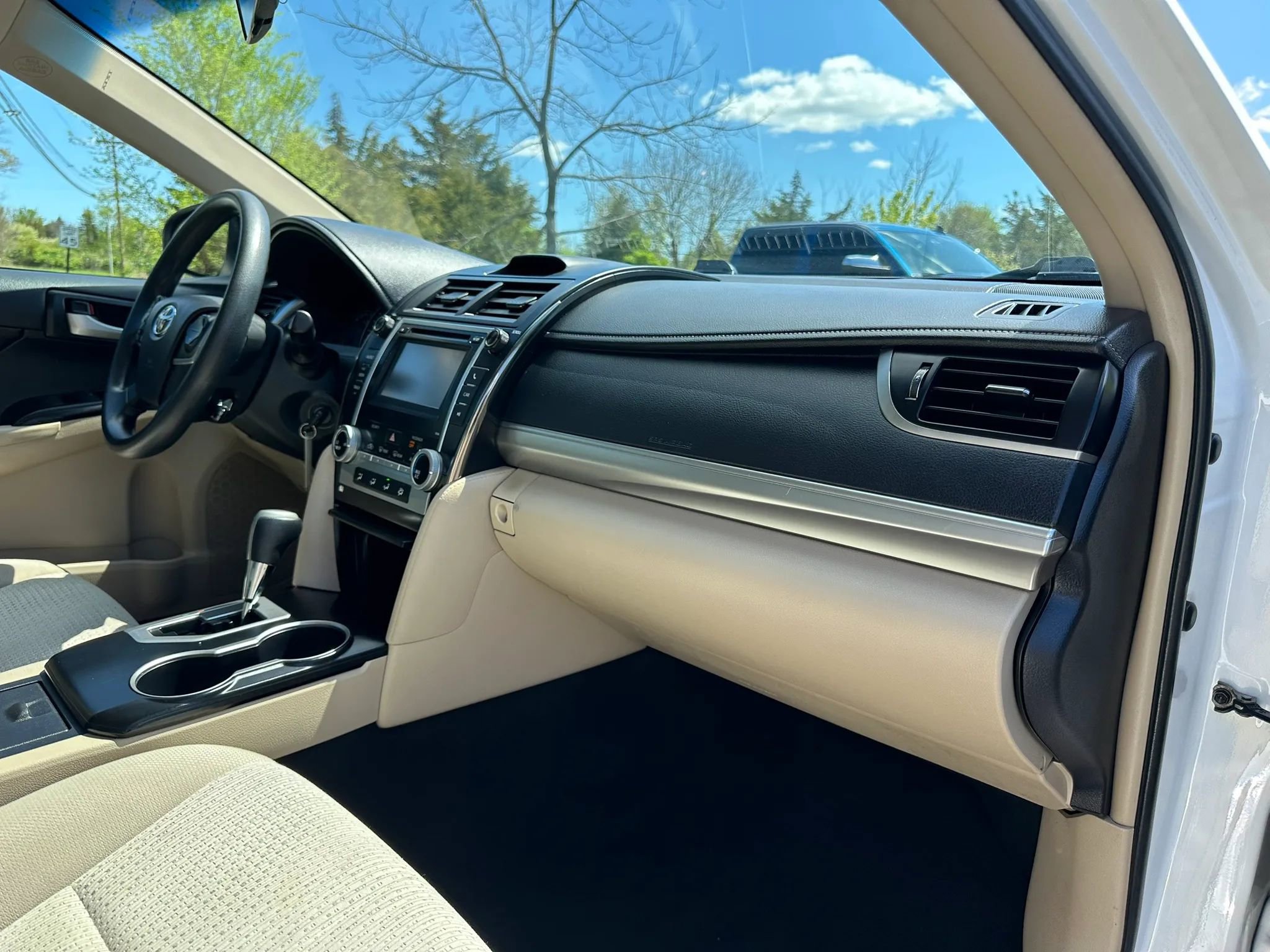 Used 2013 Toyota Camry LE FWD image 12