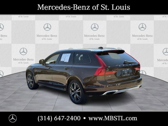 Used 2017 Volvo V90 T6 Cross Country image 4