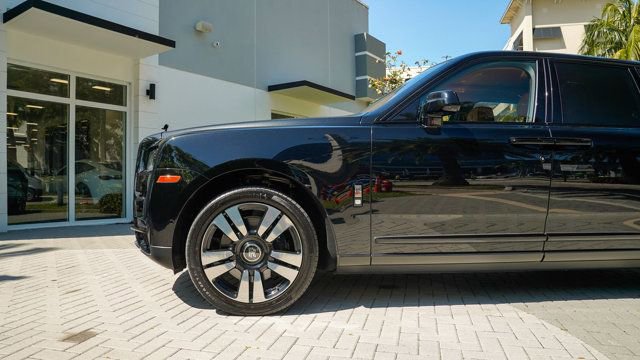Used 2019 Rolls-Royce Cullinan image 10