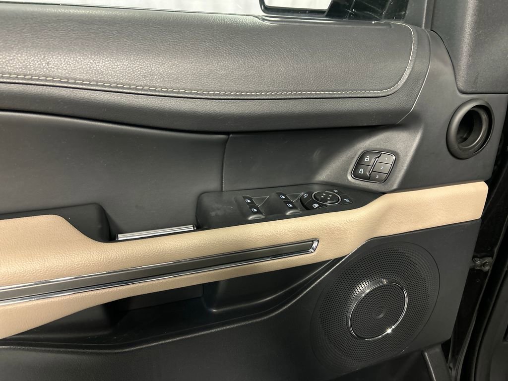 Used 2024 Ford Expedition Max XLT image 14