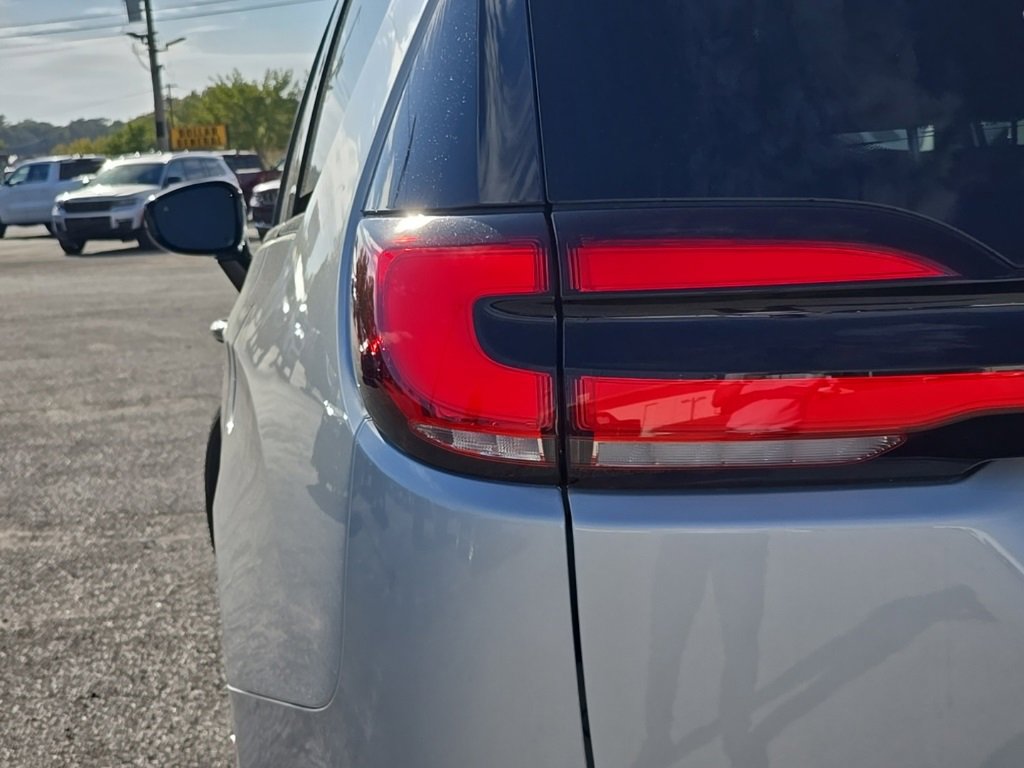 New 2026 Chrysler Pacifica Select image 11