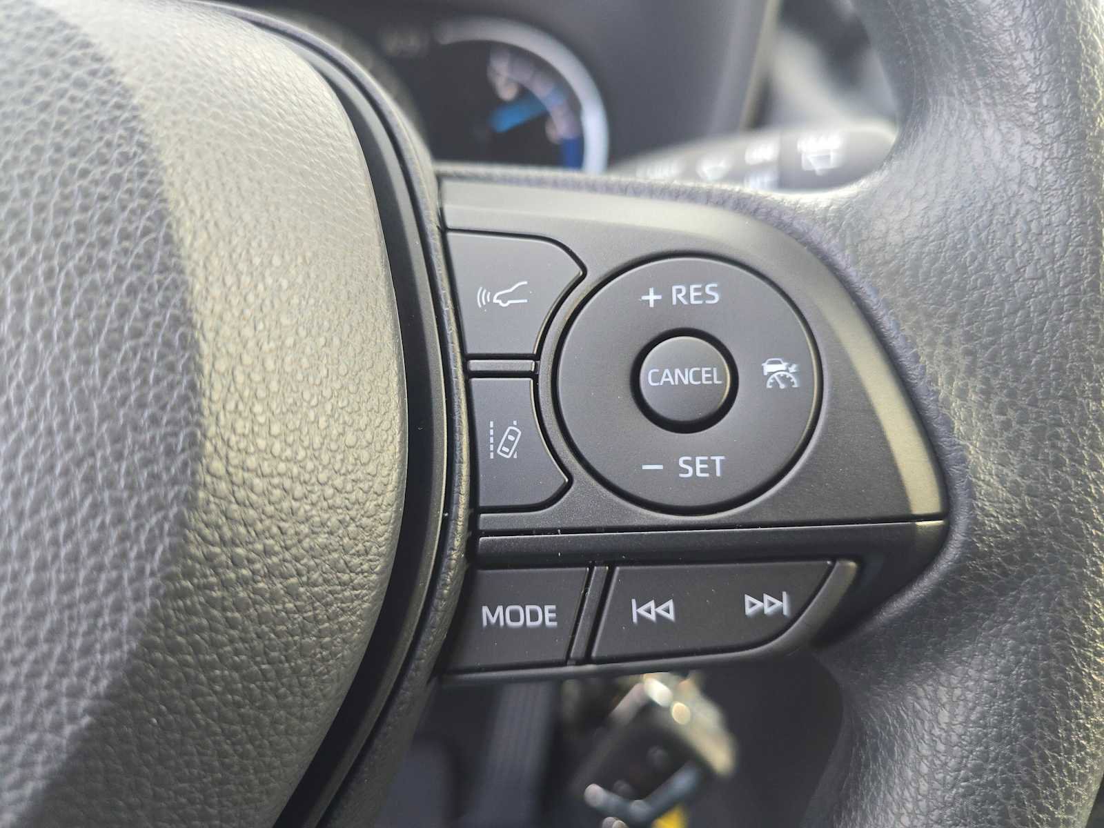 Certified 2025 Toyota RAV4 LE image 29