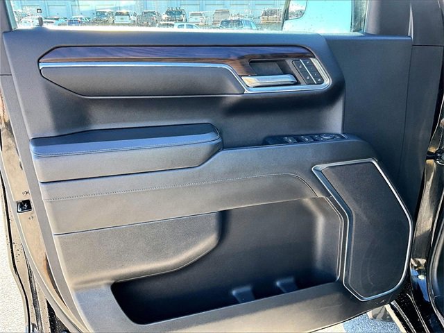 Used 2024 GMC Sierra 1500 SLT image 9