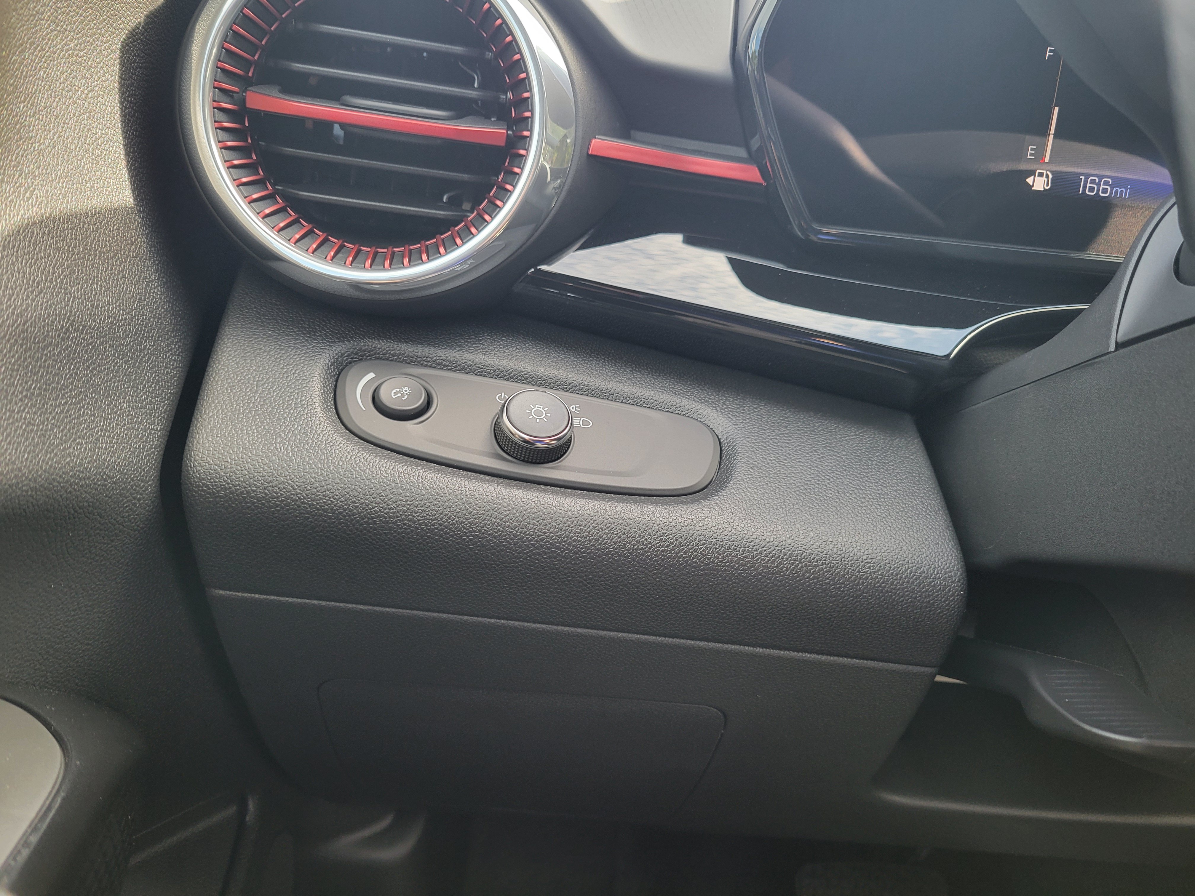 New 2026 Chevrolet Trax RS w/ Sunroof Package FWD image 16