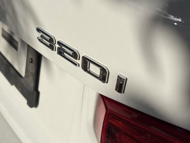 Used 2017 BMW 320i xDrive Sedan AWD/4WD image 6