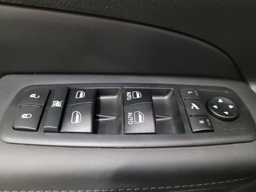 Used 2018 Jeep Grand Cherokee Overland AWD/4WD image 27