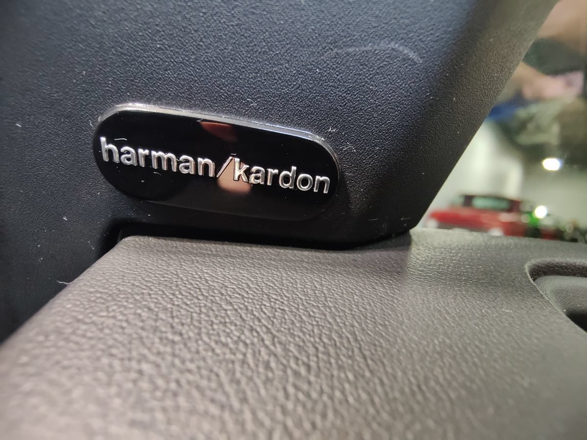 Used 2022 Dodge Charger SRT Hellcat RWD image 13