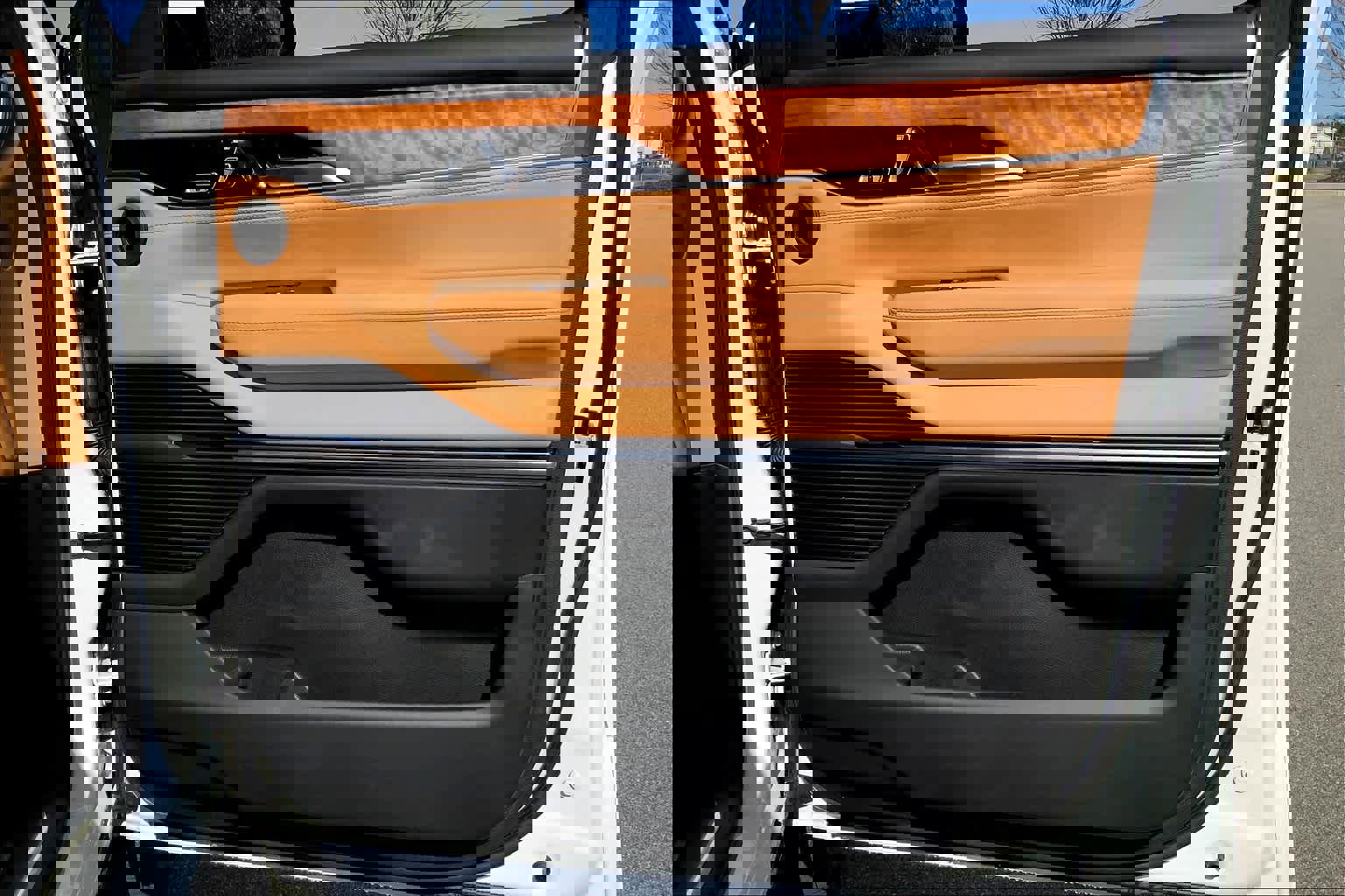 Used 2022 Jeep Grand Wagoneer Series III w/ HD Trailer Tow Package image 25