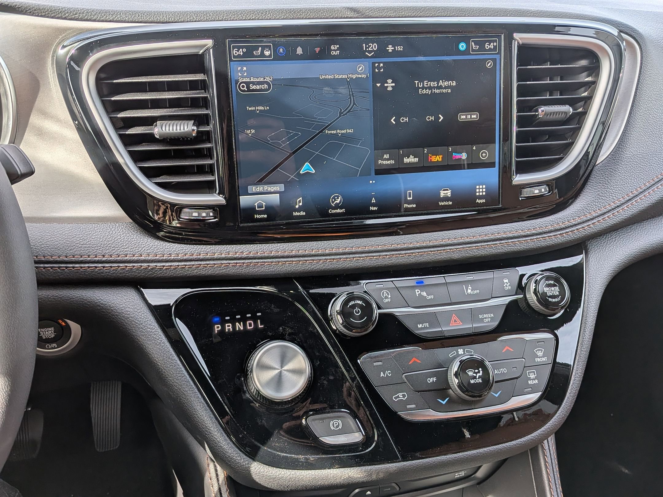 New 2026 Chrysler Pacifica Pinnacle w/ Trailer Tow Group image 10