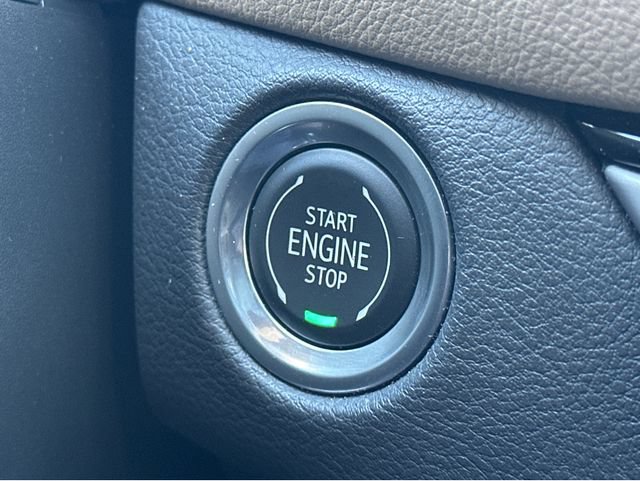 Certified 2024 Cadillac XT4 Luxury w/ Cold Weather Package FWD image 30