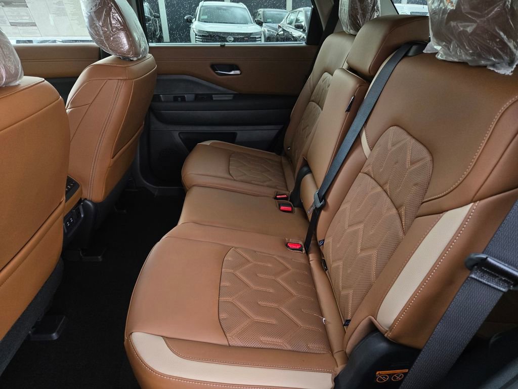 New 2026 Nissan Pathfinder Platinum w/ Cargo Package AWD/4WD image 5