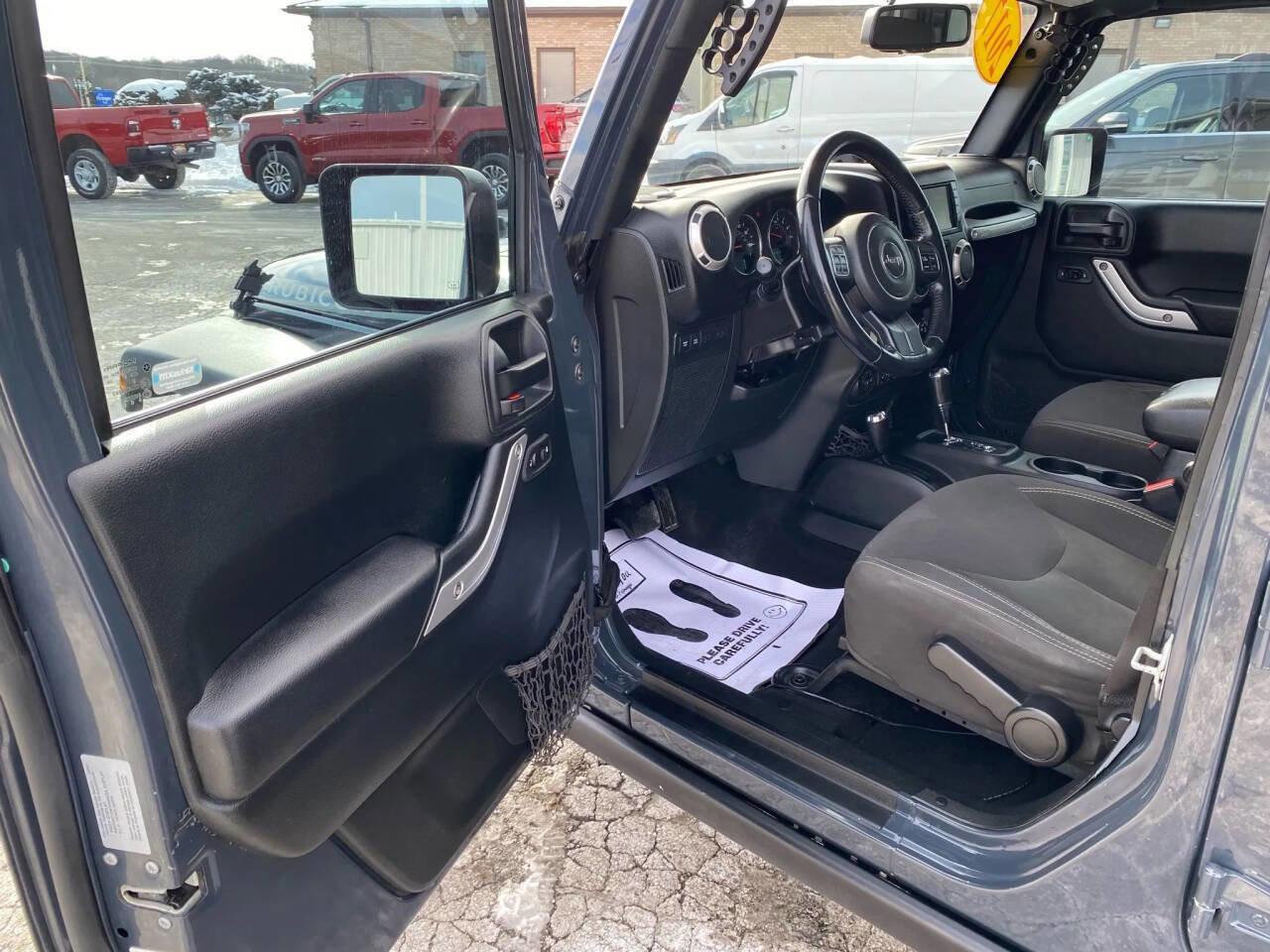 Used 2017 Jeep Wrangler Unlimited Rubicon w/ Cold Weather Group image 10