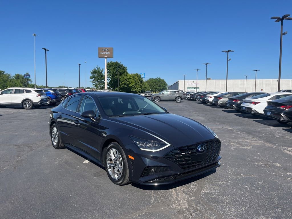Used 2023 Hyundai Sonata SEL w/ Preferred Accessory Package FWD image 3