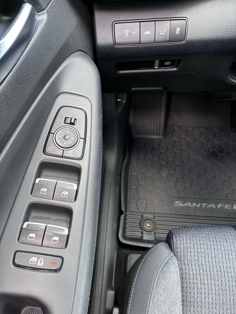 Used 2023 Hyundai Santa Fe SEL image 24