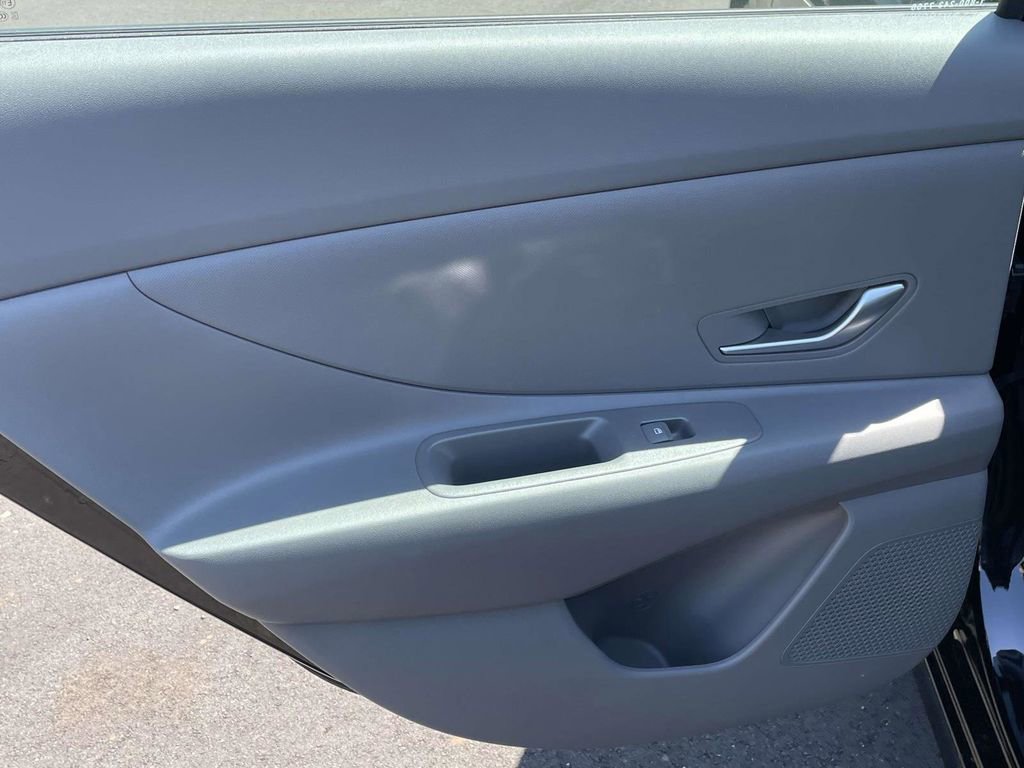 Certified 2024 Hyundai Elantra SE FWD image 11