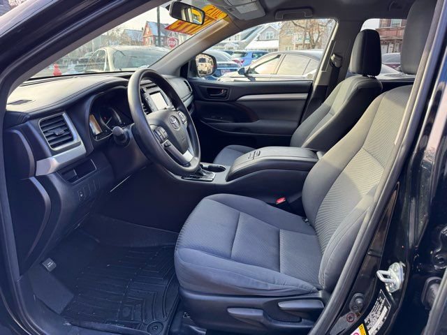 Used 2015 Toyota Highlander LE image 9