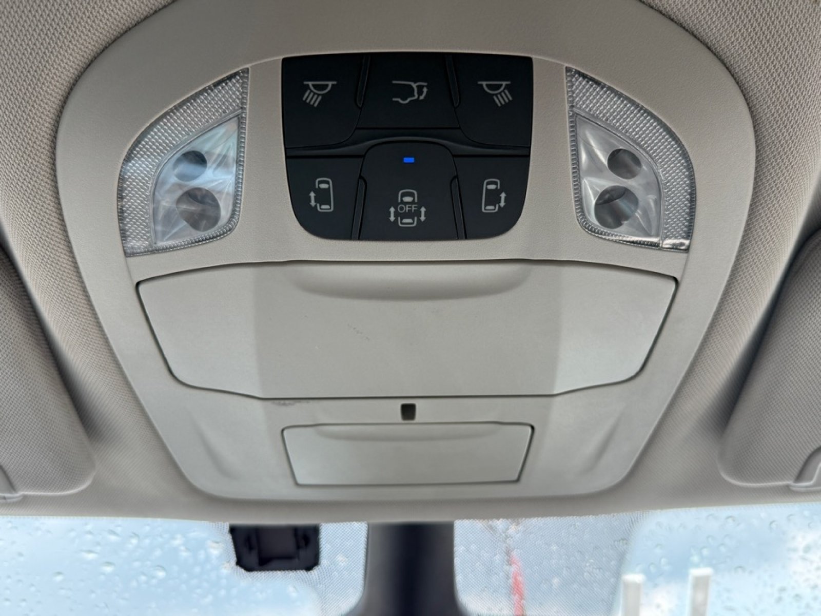 Used 2023 Chrysler Voyager LX FWD image 35