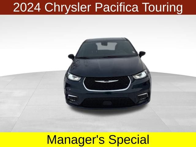 Used 2024 Chrysler Pacifica Touring image 2