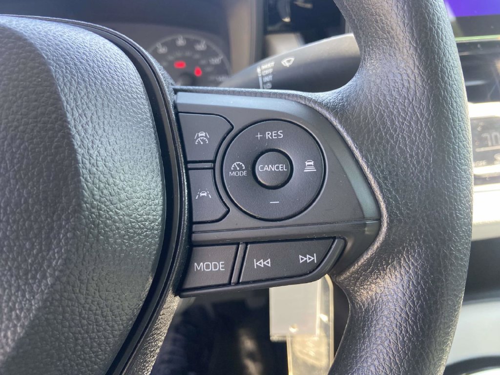 Used 2025 Toyota Corolla LE FWD image 33