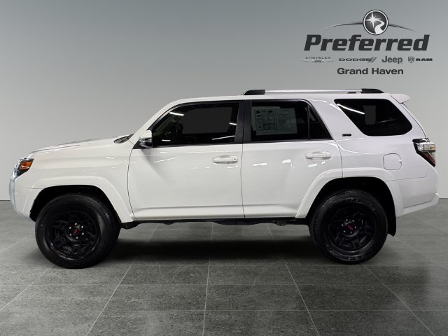 Used 2023 Toyota 4Runner SR5 Premium w/ Moonroof Package AWD/4WD image 10