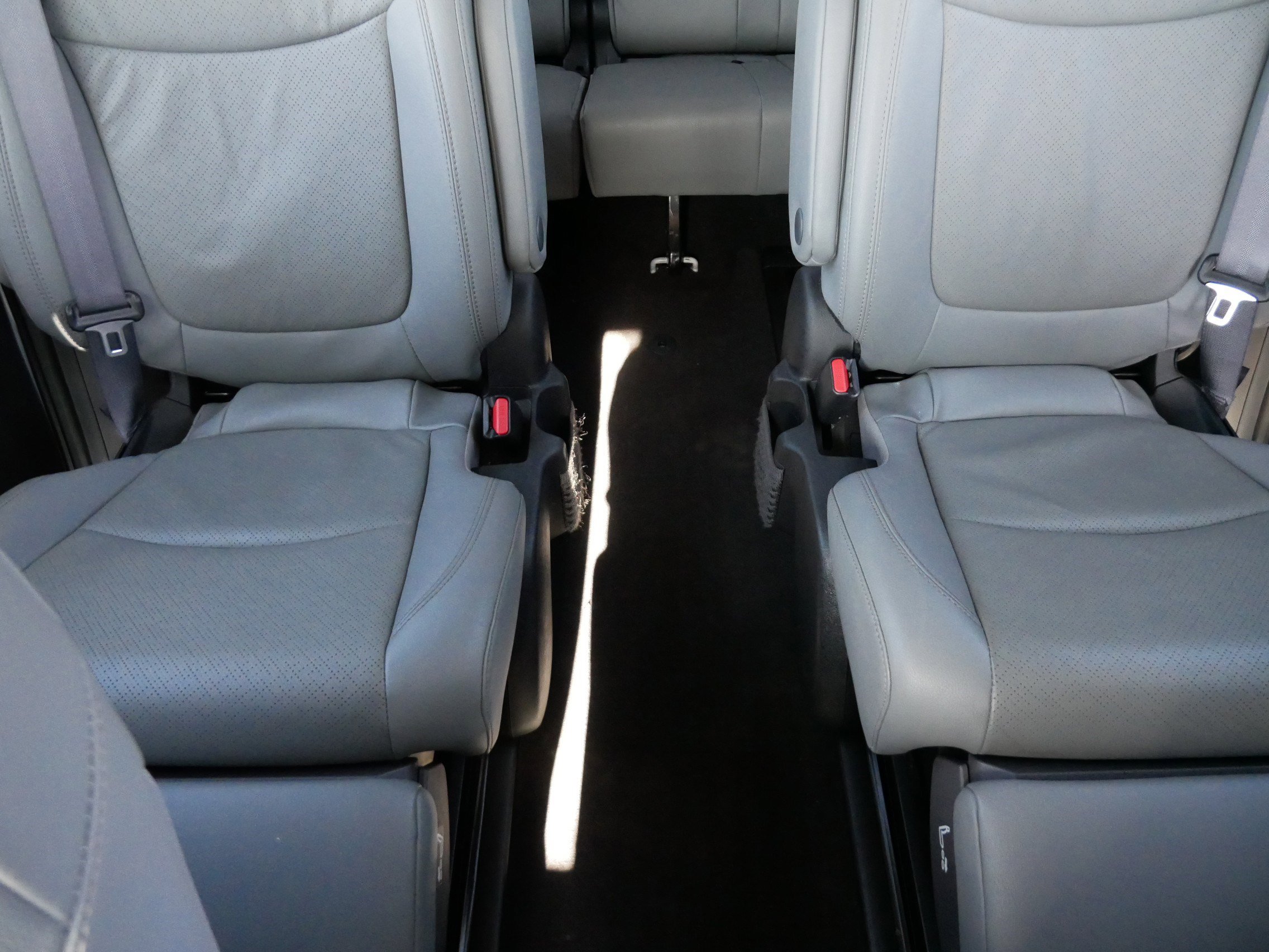 Certified 2024 Toyota Sienna Limited FWD image 13