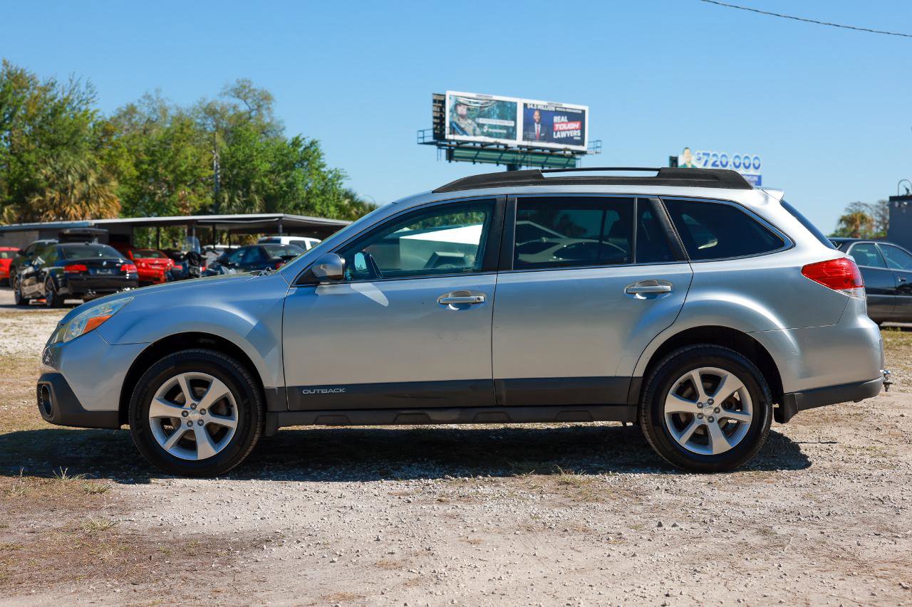 Used 2013 Subaru Outback 2.5i Limited w/ Moonroof Pkg image 3