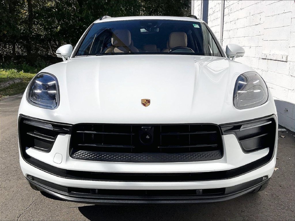 Certified 2023 Porsche Macan AWD/4WD image 8