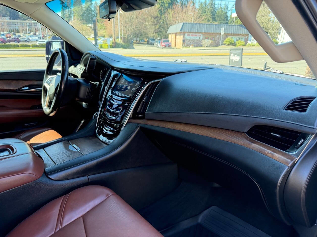 Used 2017 Cadillac Escalade ESV Luxury image 21