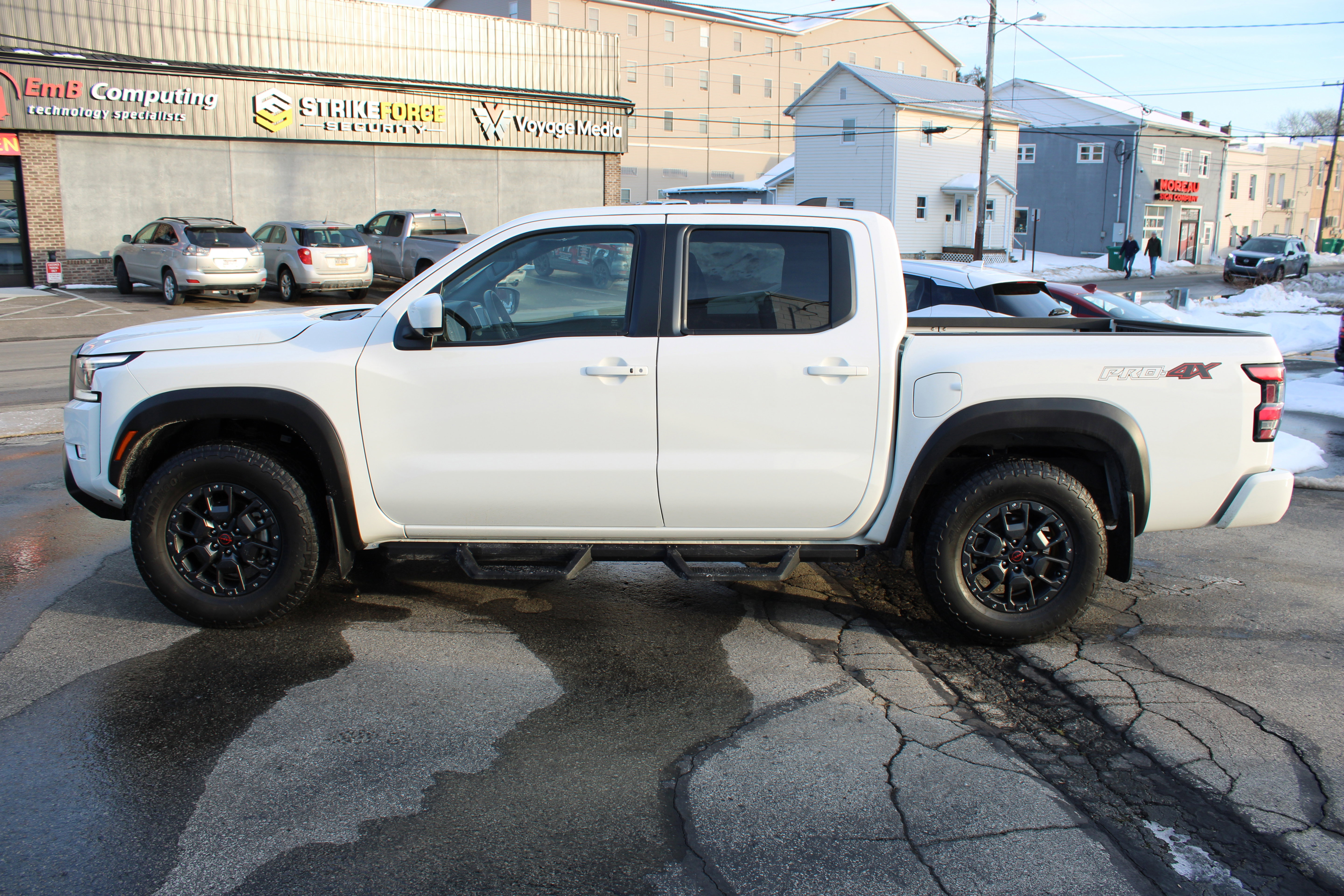 Certified 2022 Nissan Frontier PRO-4X w/ Pro-4X Premium Package image 2