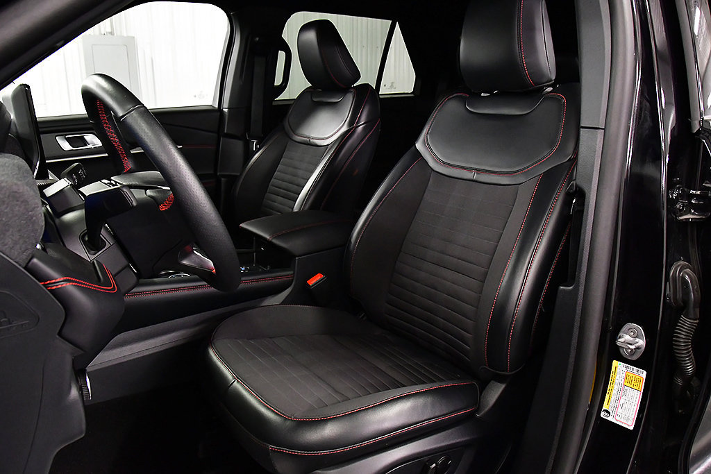 Used 2025 Ford Explorer ST-Line w/ ST-Line Street Pack AWD/4WD image 27