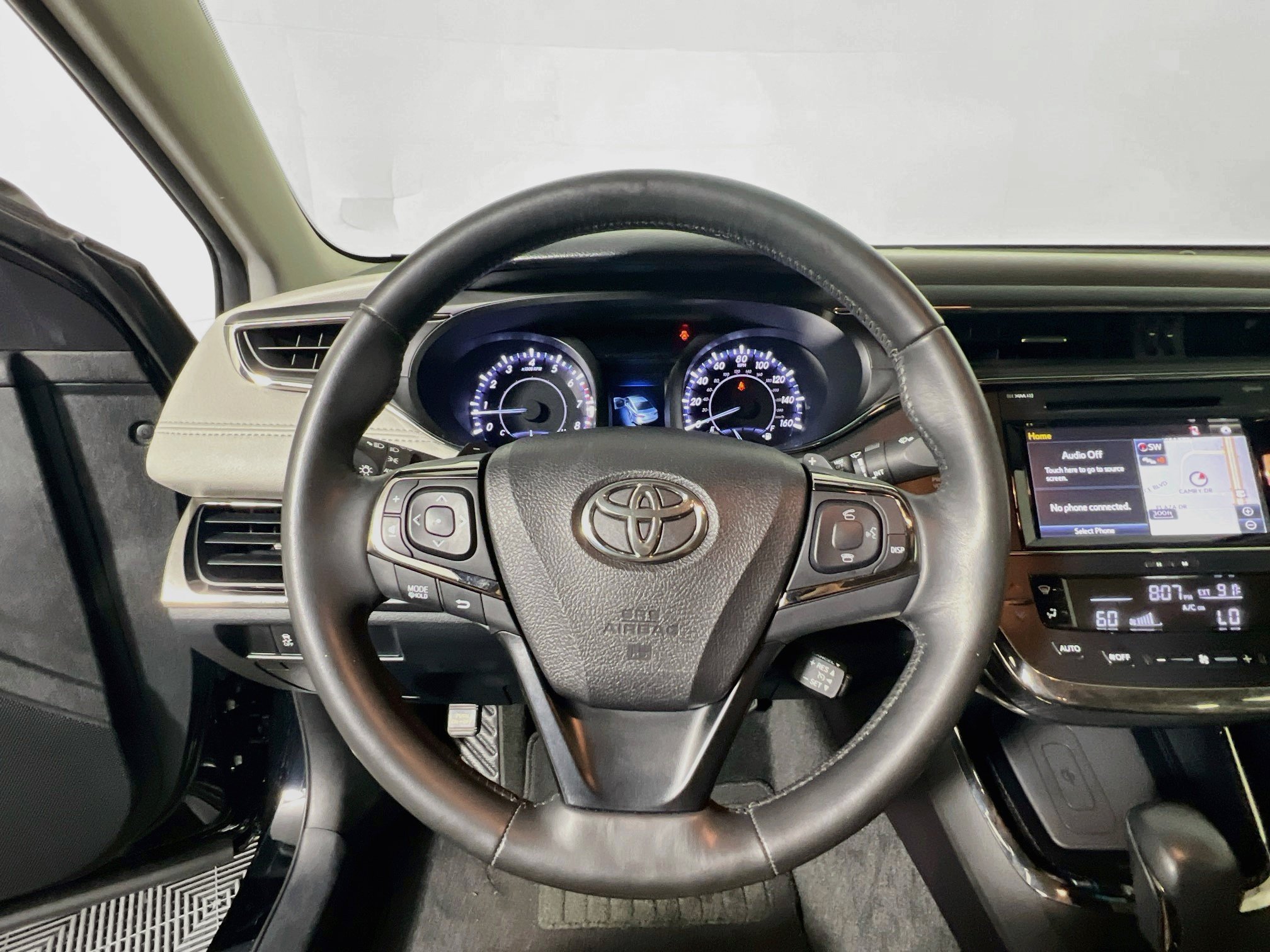 Used 2016 Toyota Avalon Touring FWD image 17