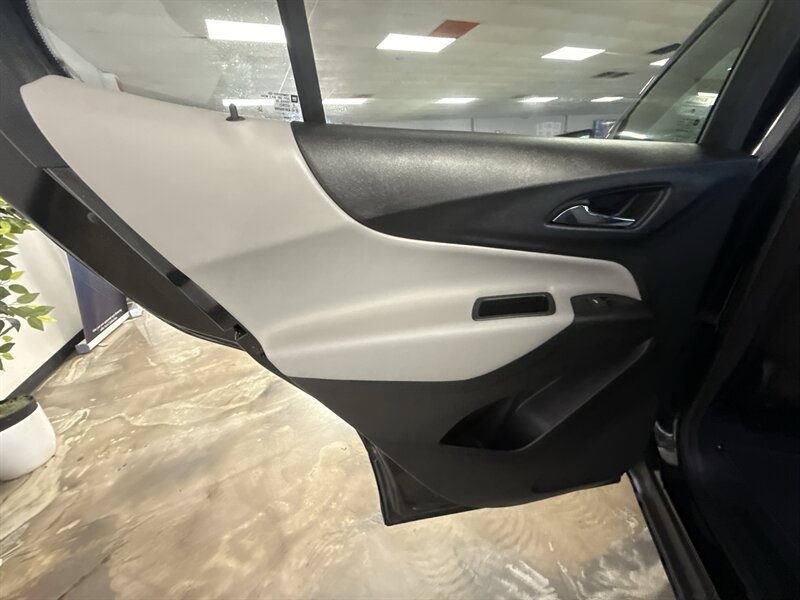 Used 2020 Chevrolet Equinox LS w/ LS Convenience Package FWD image 24