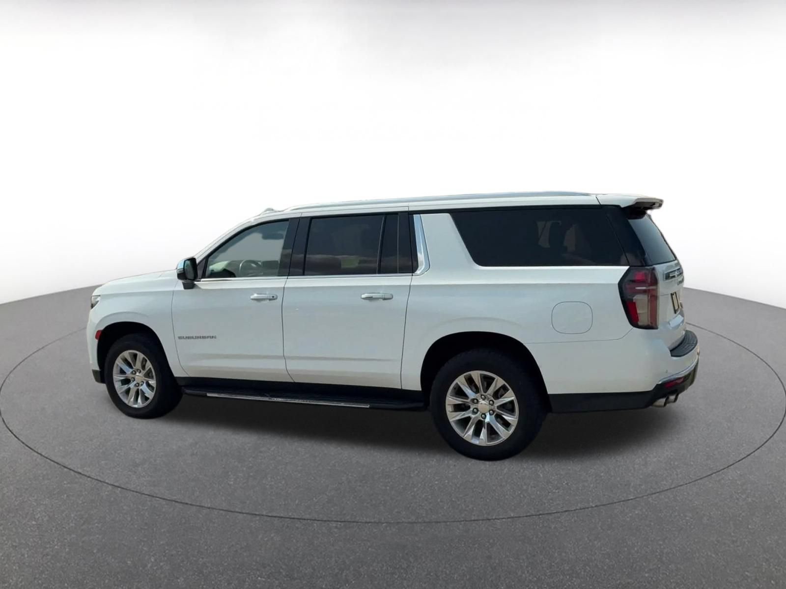Used 2023 Chevrolet Suburban Premier AWD/4WD image 9
