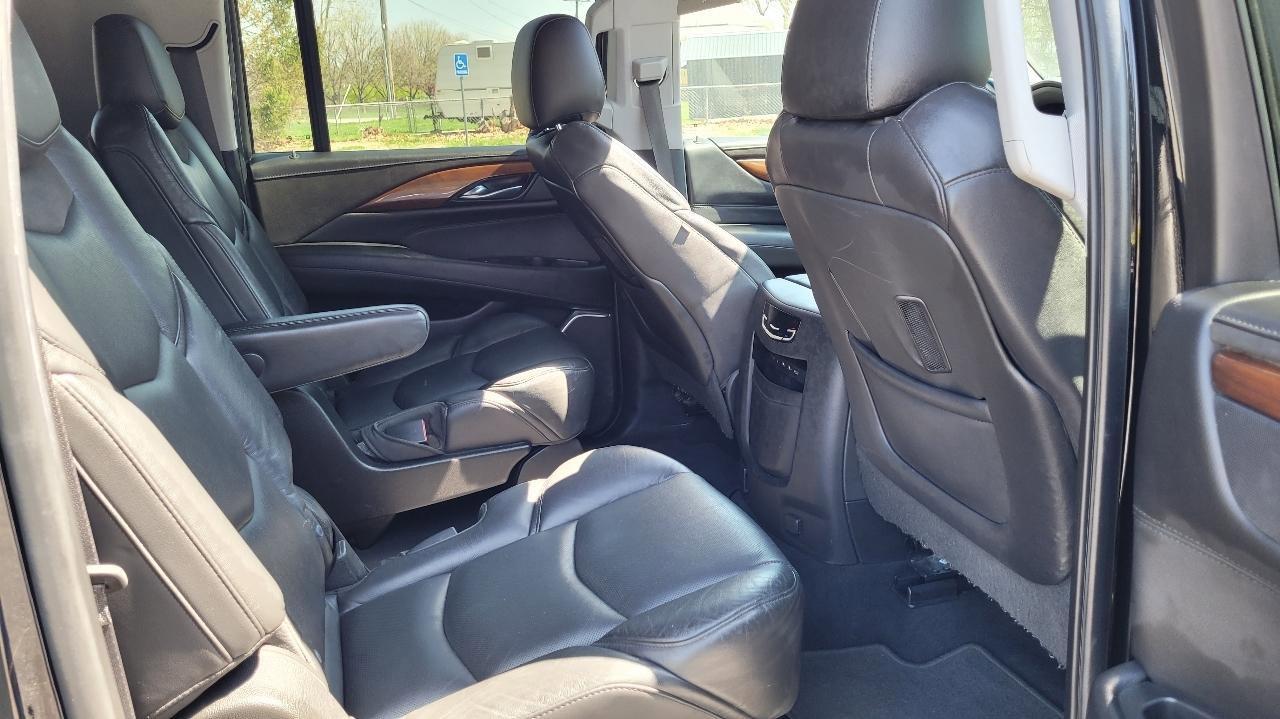 Used 2019 Cadillac Escalade ESV Premium Luxury w/ Escalade Sport Edition AWD/4WD image 13