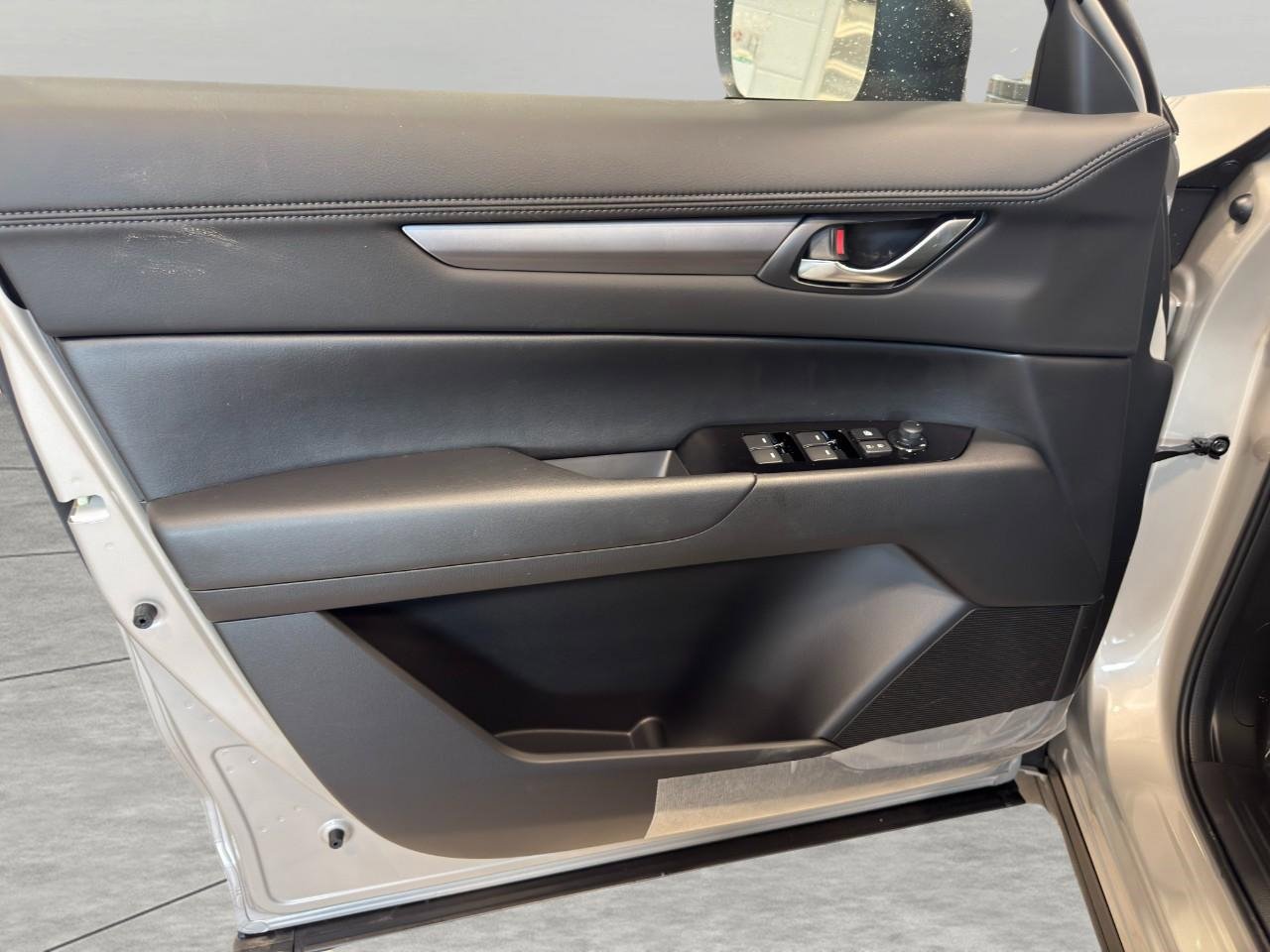 New 2025 MAZDA CX-5 AWD 2.5 S w/ Select Package image 8